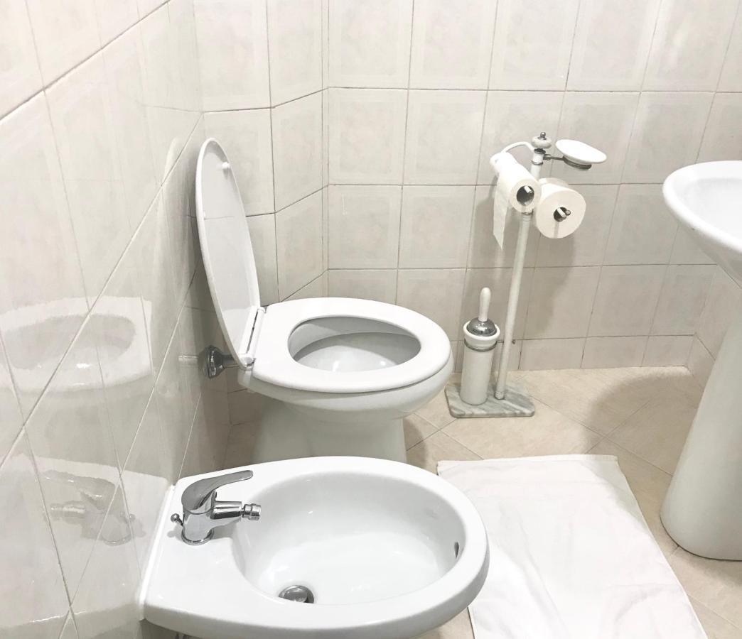 4 Bed Rooms Luxury Apartment Near Colosseum Rome Exterior photo